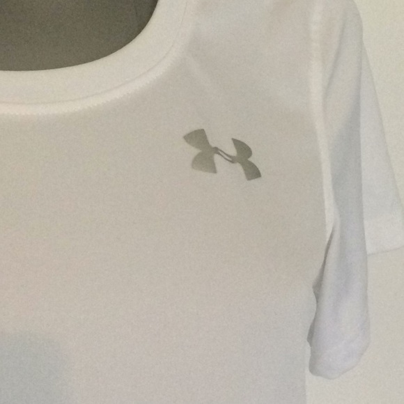 UNDER Armour Short Sleeve Top - Picture 3 of 11
